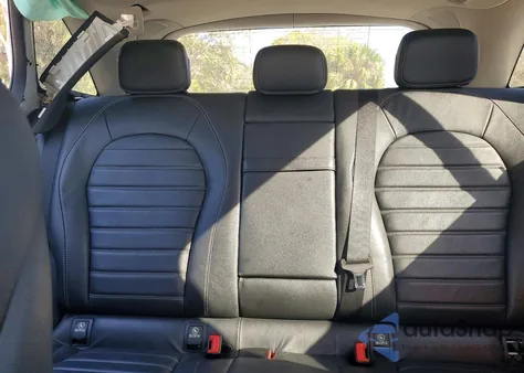 2016 Mercedes-Benz Glc 300 z USA, uszkodzony, nr VIN WDC0G4JB4GF063459